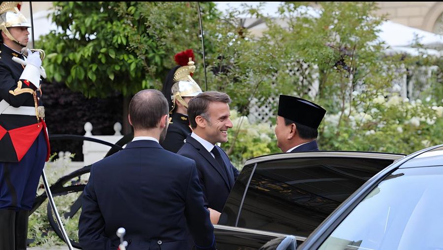 Menteri Pertahanan RI Prabowo Subianto melakukan kunjungan kerja ke Prancis dalam rangka pertemuan dengan Presiden Prancis H.E. Mr. Emmanuel Macron, di Prancis, Rabu (24/7/2024). (Dok. Biro Humas Setjen Kemhan)