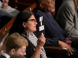 Momen Rashida Tlaib Acungkan Penjahat Perang Saat Netanyahu Pidato