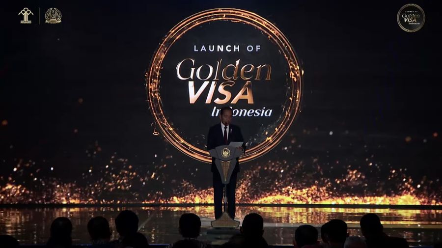 Presiden Joko Widodo saat memberikan sambutan dalam peluncuran Golden Visa Indonesia. (Tangkapan Layar Youtube Kemenkumham RI)