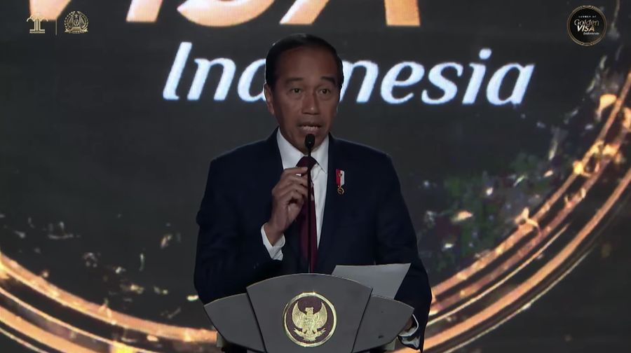 Presiden Joko Widodo saat memberikan sambutan dalam peluncuran Golden Visa Indonesia. (Tangkapan Layar Youtube Kemenkumham RI)
