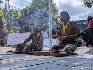 Sakralnya Jamasan Pusaka di Kulon Progo, Ada Tombak Pakualaman-Keraton Jogja