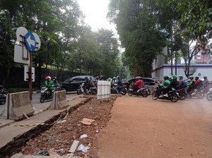 Warga Ngeluh Harus Mutar Lebih Jauh gegara Proyek Galian Jl Besakih Jaksel