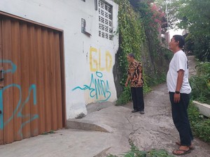 Sekdes Cek Coretan Dinarasikan Target Maling di Tembok Rumah Warga Bogor