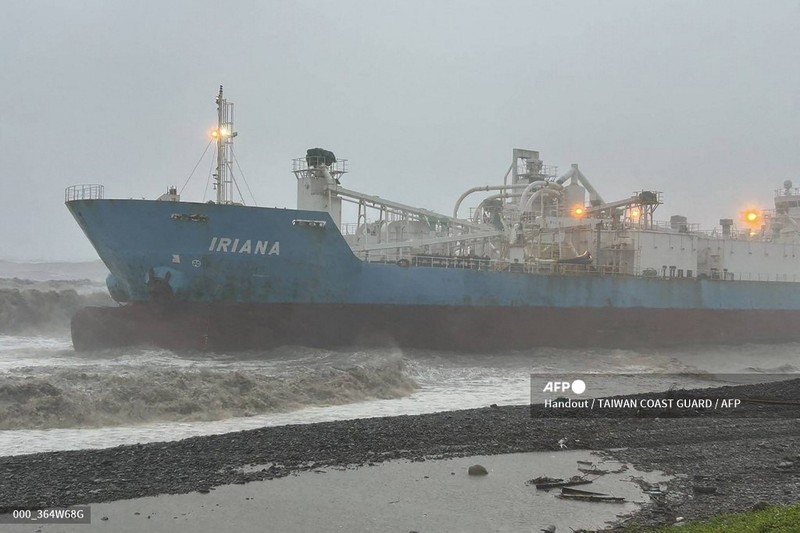 Lima kapal barang terdampar, satu tenggelam akibat Topan Gaemi. (Dok Taiwan Ocean Affairs Council via Reuters)