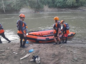 Miko Hilang Terseret Arus Saat Mandi di Sungai Batang Merangin