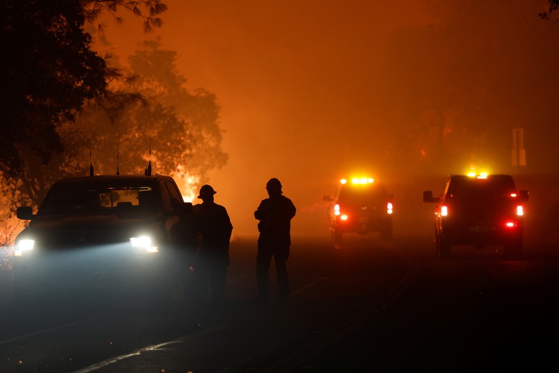 USA-WILDFIRES/ A firefighter works as Park Fire burns near Chico, California, U.S. July 24, 2024. REUTERS/Fred Greaves