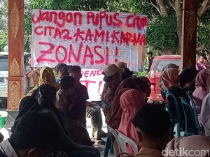 Anak Terancam Tak Sekolah gegara Zonasi, Warga Lereng Merapi Klaten Gelar Aksi