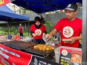 Nyaris Kehabisan Dimsum Bakar Viral di Mega Kuningan