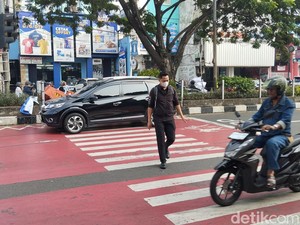 Warga Keluhkan Lampu Pelican Crossing SDN Pocin 1 Depok Mati: Sudah Setahun!