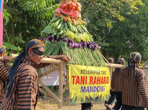 Lestarikan Budaya, Desa Mandong Gelar Grebeg Seribu Pincuk