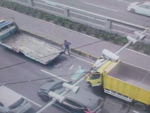 Truk Kecelakaan di Jalan Gatot Subroto Jakarta, Lalin Macet