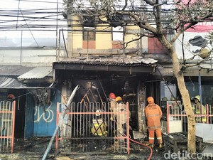 Kios Pedagang di Pasar Simpang Dago Terbakar
