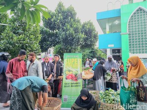 Subuh Berjemaah di Masjid Ini, Pulang Bawa Sekantong Sayur Segar Gratis