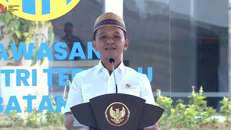Menteri Investasi/Kepala BKPM Bahlil Lahadalia di acara Operasional Kawasan Industri Terpadu Batang, Kab. Batang, 26 Juli 2024. (Tangkapan layar Youtube)