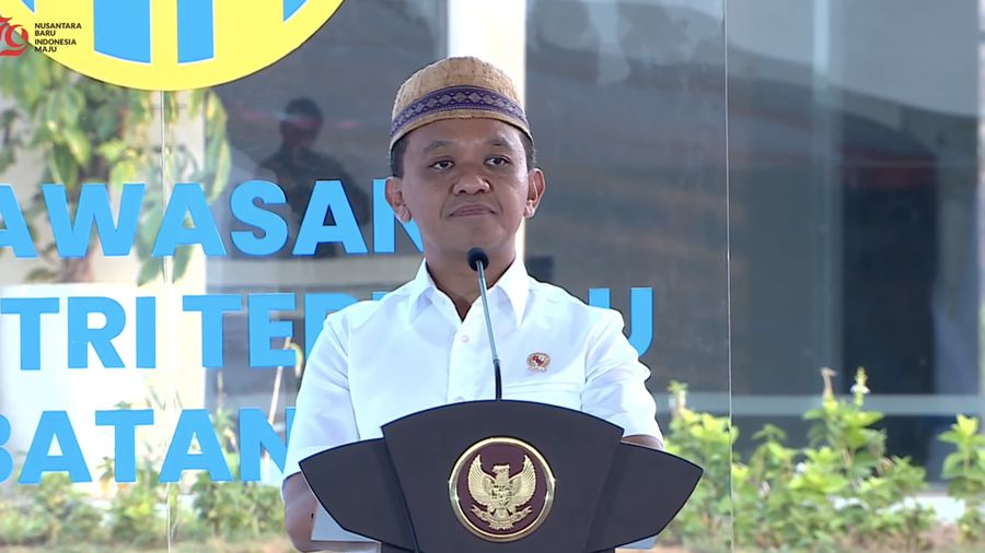 Menteri Investasi/Kepala BKPM Bahlil Lahadalia di acara Operasional Kawasan Industri Terpadu Batang, Kab. Batang, 26 Juli 2024. (Tangkapan layar Youtube)