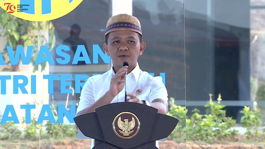 Menteri Investasi/Kepala BKPM Bahlil Lahadalia di acara Operasional Kawasan Industri Terpadu Batang, Kab. Batang, 26 Juli 2024. (Tangkapan layar Youtube)