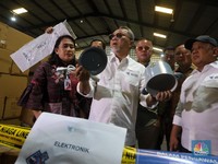 Zulhas Bongkar Pemilik Barang Impor Ilegal Rp 40 M di Gudang Jakut-Ini