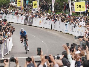 Pembalap Grand Tour Juara Umum Tour de Banyuwangi Ijen 2024