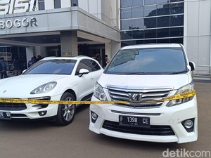 Selain Porsche, Polisi Juga Sita Alphard dari Pegawai KPK Gadungan