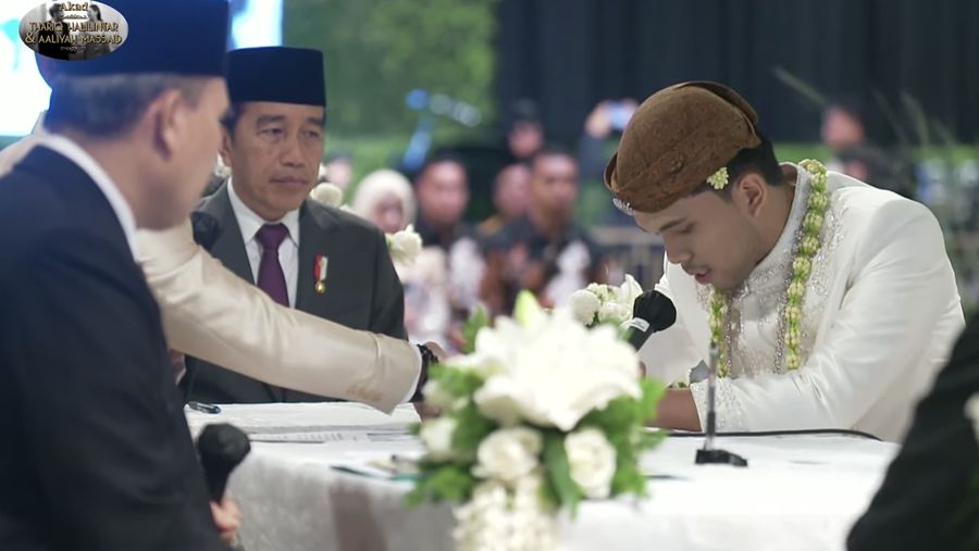 Presiden Joko Widodo menjadi saksi pernikahan pasangan selebritis Thariq Halilintar-Aaliyah Massaid. (Tangkapan Layar Youtube Thariq Halilintar)