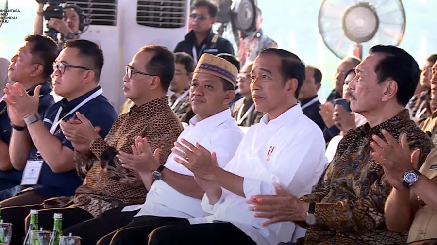 Presiden Jokowi Resmikan Operasional Kawasan Industri Terpadu Batang, Kab. Batang, 26 Juli 2024

Sekretariat Presiden
2,74 jt subscriber

Subscribe
