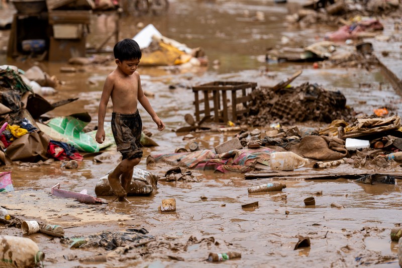 Ombak menghantam perlindungan pantai setelah Topan Gaemi melewati Taiwan utara di Yilan, Taiwan, 25 Juli 2024. Ombak menghantam perlindungan pantai setelah Topan Gaemi melewati Taiwan utara di Yilan, Taiwan, 25 Juli 2024. (REUTERS/Carlos Garcia Rawlins)