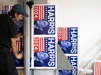 Percetakan di AS Banjir Orderan Kamala Harris Jelang Pemilu