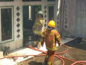 Bangunan Masjid di Pasar Caringin Bandung Terbakar