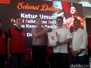 Kaesang Serahkan Rekomendasi ke Bowo-Fuad di Pilkada Temanggung