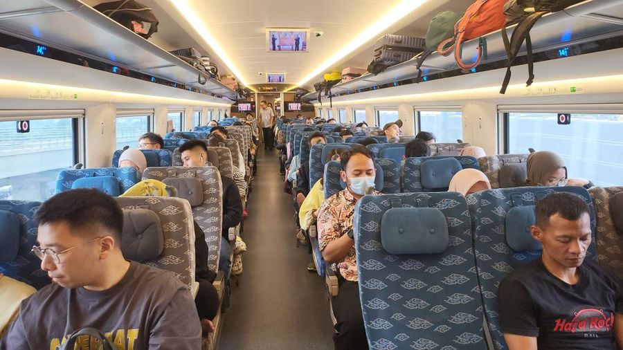 Penumpang Kereta Cepat Whoosh. (Dok. KCIC)
