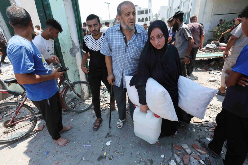 Suasana sekolah yang menjadi tempat penampungan pengungsi pasca serangan Israel di Deir Al-Balah, Jalur Gaza, Sabtu, (27/7/2024). (REUTERS/Ramadan Abed) Suasana sekolah yang menjadi tempat penampungan pengungsi pasca serangan Israel di Deir Al-Balah, Jalur Gaza, Sabtu, (27/7/2024). (REUTERS/Ramadan Abed)