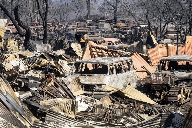 Kendaraan yang terbakar akibat Kebakaran Park Fire berjejer di halaman komunitas Cohasset di Butte County, California, Amerika Serikat (AS). (AP Photo/Noah Berger) Kendaraan yang terbakar akibat Kebakaran Park Fire berjejer di halaman komunitas Cohasset di Butte County, California, Amerika Serikat (AS). (AP Photo/Noah Berger)