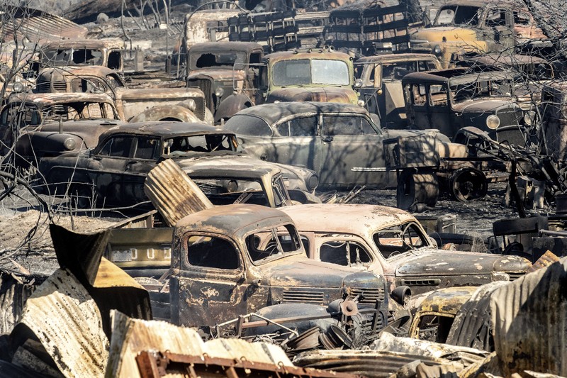 Kendaraan yang terbakar akibat Kebakaran Park Fire berjejer di halaman komunitas Cohasset di Butte County, California, Amerika Serikat (AS). (AP Photo/Noah Berger) Kendaraan yang terbakar akibat Kebakaran Park Fire berjejer di halaman komunitas Cohasset di Butte County, California, Amerika Serikat (AS). (AP Photo/Noah Berger)