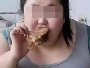 YouTuber Mukbang Meninggal saat Live Streaming, Makan 10 Jam Tanpa Henti