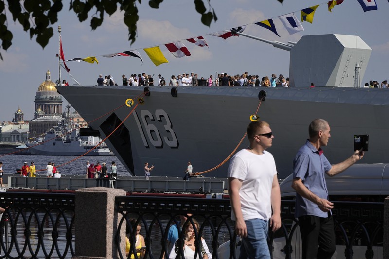 Parade tahunan Hari Angkatan Laut di Saint Petersburg, Rusia, Minggu (28/7/2024). (Dmitri Lovetsky/Pool via REUTERS) Parade tahunan Hari Angkatan Laut di Saint Petersburg, Rusia, Minggu (28/7/2024). (Dmitri Lovetsky/Pool via REUTERS)