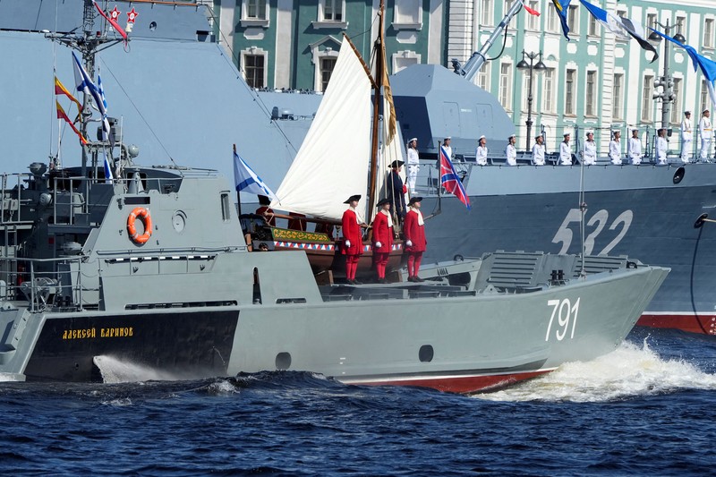 Parade tahunan Hari Angkatan Laut di Saint Petersburg, Rusia, Minggu (28/7/2024). (Dmitri Lovetsky/Pool via REUTERS) Parade tahunan Hari Angkatan Laut di Saint Petersburg, Rusia, Minggu (28/7/2024). (Dmitri Lovetsky/Pool via REUTERS)