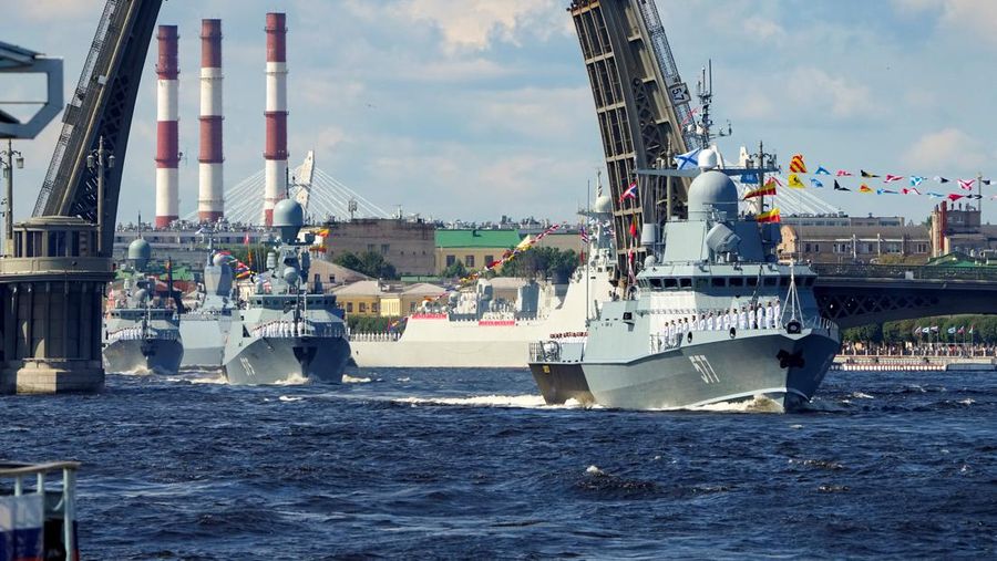 Parade tahunan Hari Angkatan Laut di Saint Petersburg, Rusia, Minggu (28/7/2024).  (Dmitri Lovetsky/Pool via REUTERS)