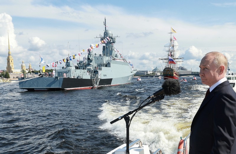 Parade tahunan Hari Angkatan Laut di Saint Petersburg, Rusia, Minggu (28/7/2024). (Dmitri Lovetsky/Pool via REUTERS) Parade tahunan Hari Angkatan Laut di Saint Petersburg, Rusia, Minggu (28/7/2024). (Dmitri Lovetsky/Pool via REUTERS)