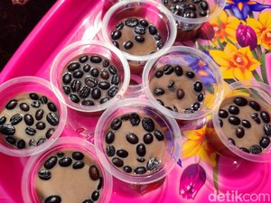 Uniknya Kopi Godog Ciamis, Nyeruput Sambil Ngunyah Biji Kopi