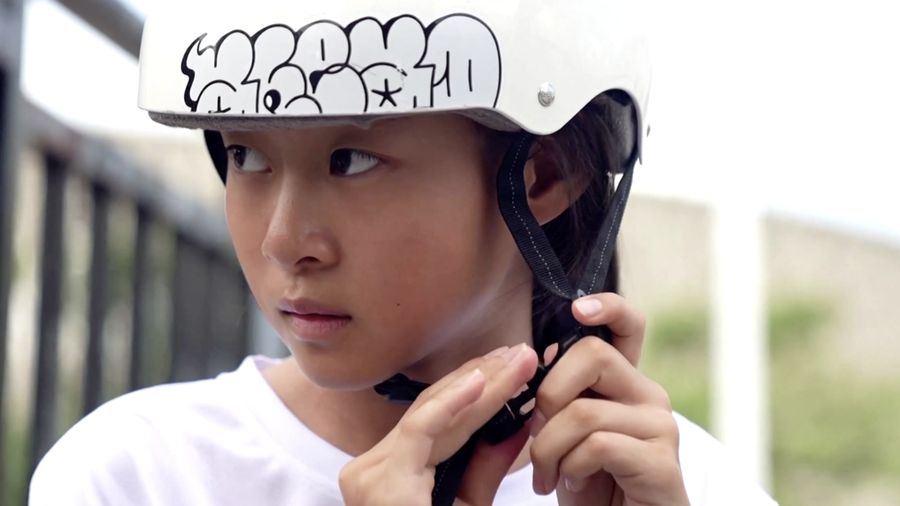 Atlet Skateboard dari China Zheng Haohao. (Tangkapan Layar Video Reuters/CCTV)