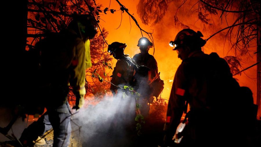 Kebakaran hutan di Jonesville, California, Amerika Serikat (AS), Minggu (28/7/2024). (REUTERS/Fred Greaves)