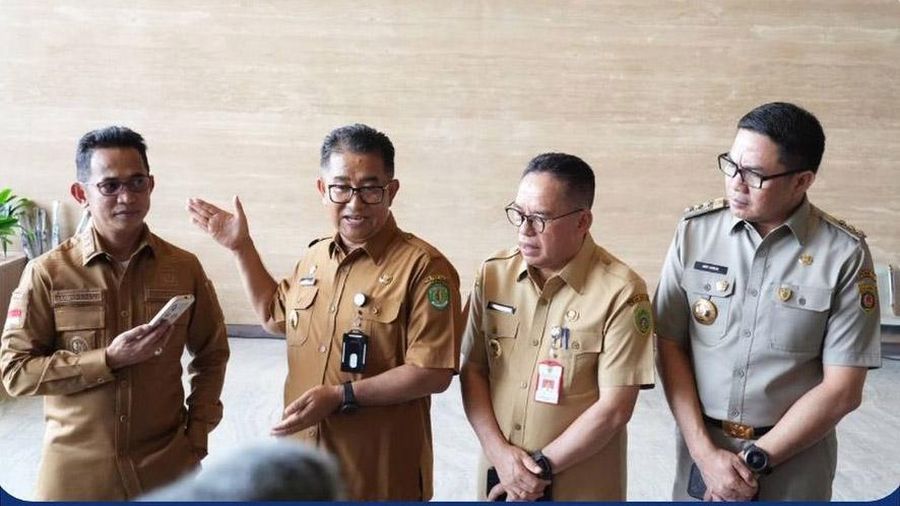 Kepala daerah di Kalimantan Timur usai menemui Presiden Joko Widodo di Istana Garuda, Ibu Kota Negara (IKN) Nusantara, Kalimantan Timur, Senin (29/7/2024). (Instagram @Pemprov_kaltim)