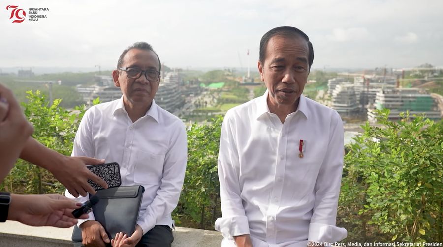 Keterangan Pers Presiden Jokowi Saat Ajak Media Tinjau Kawasan Istana, IKN, (29/7/2024). (Tangkapan Layar Youtube Sekretariat Presiden)