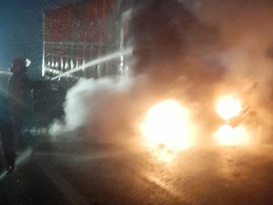Truk Tabrak Pembatas di Tol Jakarta-Tangerang hingga Terbakar