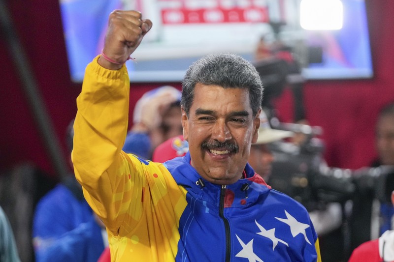 Para pengunjuk rasa berdemonstrasi menentang hasil resmi pemilu yang menyatakan terpilihnya kembali Presiden Nicolas Maduro, sehari setelah pemungutan suara di Valencia, Venezuela, Senin, 29 Juli 2024. (AP Photo/Jacinto Oliveros)