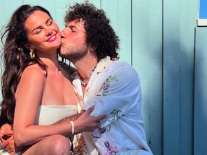 Pacar Selena Gomez Cowok Terseksi 2024, Netizen Nyinyir: Pasti Bayar!