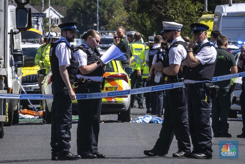 Suasana pada area lokasi tempat tempat seorang pria ditahan setelah melakukan penusukan di Southport, Merseyside, Inggris, Senin, (29/7/2024). (James Speakman/PA via AP) Suasana pada area lokasi tempat tempat seorang pria ditahan setelah melakukan penusukan di Southport, Merseyside, Inggris, Senin, (29/7/2024). (James Speakman/PA via AP)