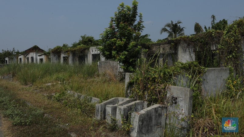 Foto udara suasana Perum Karawang Baru, di Desa Karanganyar, Kecamatan Klari, Karawang, Jawa Barat, Senin (29/7/2024). (CNBC Indonesia/Tri Susilo)