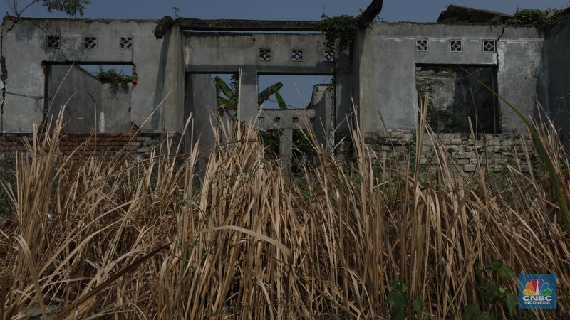 Foto udara suasana Perum Karawang Baru, di Desa Karanganyar, Kecamatan Klari, Karawang, Jawa Barat, Senin (29/7/2024). (CNBC Indonesia/Tri Susilo)
