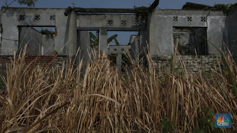 Foto udara suasana Perum Karawang Baru, di Desa Karanganyar, Kecamatan Klari, Karawang, Jawa Barat, Senin (29/7/2024). (CNBC Indonesia/Tri Susilo)